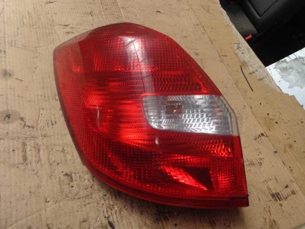 FEU ARRIERE GAUCHE SKODA - Vue 1